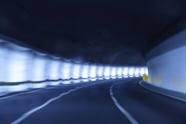 Tunnel (unscharfe Bewegung) - TCF00278
