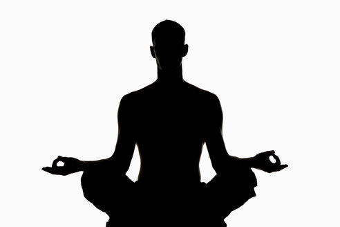 Mann übt Yoga, Silhouette - CRF01322