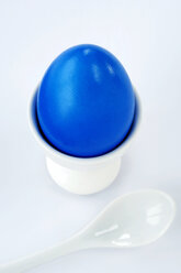 Easter egg in egg cup, close-up - CRF01350