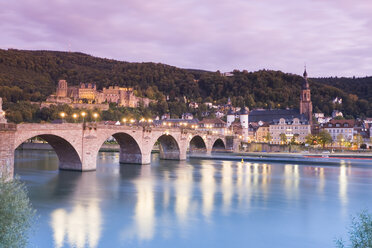 Deutschland, Heidelberg, Stadtansicht mit alter Brücke und Schloss - MSF02192