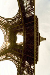 Frankreich, Paris, Eiffelturm, Blick von unten - MS02176