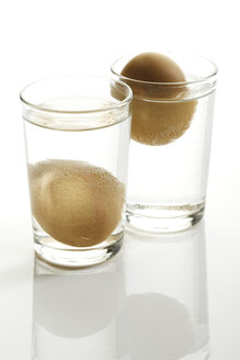 Eggs in water glasses, close-up - 07680CS-U