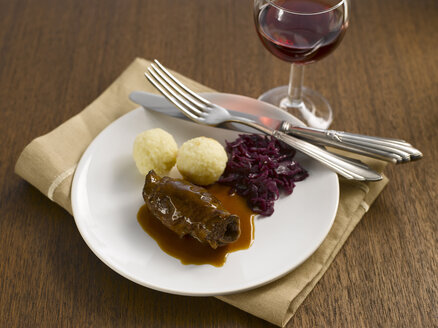 Roulade mit Rotkohl und Knödeln - KSW00055