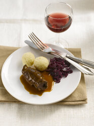 Roulade mit Rotkohl und Knödeln - KSW00054