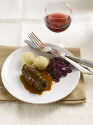 Roulade with red cabbage and dumplings - KSW00054