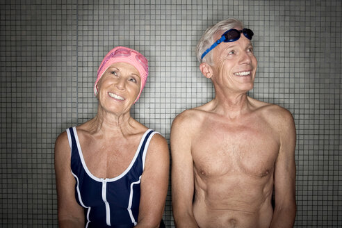 Senior couple in changing room, wearing swim cap and goggles - BABF00485