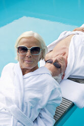 Deutschland, Senior Couple entspannend - BABF00251