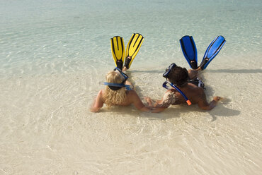 Maldives,, Couple wearing snorkeling gear at beach - GNF00961