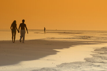 Couple on the beach, silhouetted at sunset, Maldives - GNF00951