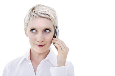 Young woman using mobile phone, close-up, portrait - TCF00394