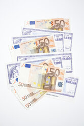 Traveller checks and european currency, elaveted view - GWF00523