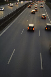 Deutschland, Verkehr auf der Autobahn am Abend - CRF01369