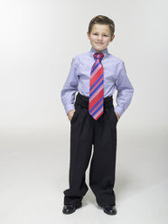 Boy (8-9) wearing business clothes, portrait - WESTF06414