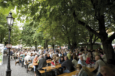 Deutschland, Bayern, München, Biergarten, Viktualienmarkt - 07952CS-U