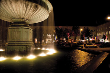 Germany, Bavaria, Munich, Illuminated fountain in front of University - 07867CS-U