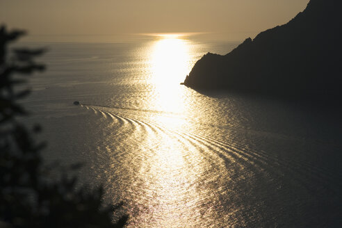 Italien, Ligurien, Monterosso al Mare, Sonnenuntergang - MRF01022
