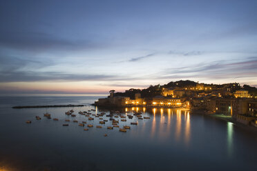 Italien, Ligurien, Sestri Levante, Dämmerung - MRF01005