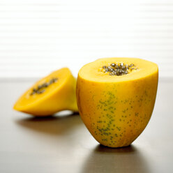 Geschnittene Papaya, Nahaufnahme - CHKF00505