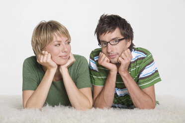 Couple lying on carpet, portrait - WESTF06798