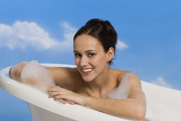 Young woman taking bubble bath - RRF00013