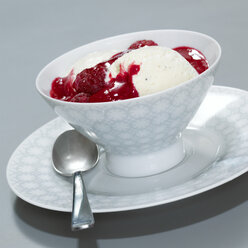 Vanilla ice cream with raspberries, close-up - CHK00895