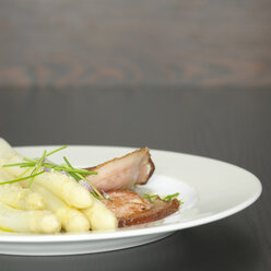 Spargel mit Speck, Nahaufnahme - CHK00863