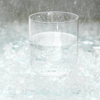 Glas Wasser, Nahaufnahme - CHK00742