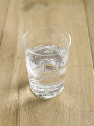 Glas Wasser, Nahaufnahme - KSWF00073