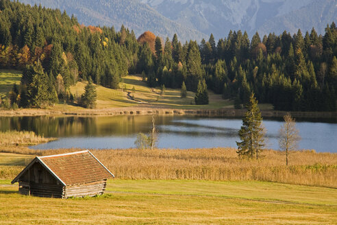 Deutschland, Bayern, Karwendelgebirge, Geroldsee - FOF00400