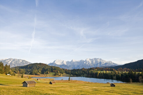 Deutschland, Bayern, Karwendelgebirge, Geroldsee - FOF00394