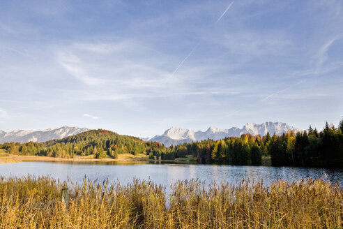 Deutschland, Bayern, Karwendelgebirge, Geroldsee - FOF00393