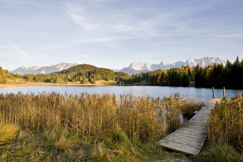 Deutschland, Bayern, Karwendelgebirge, Geroldsee - FOF00392