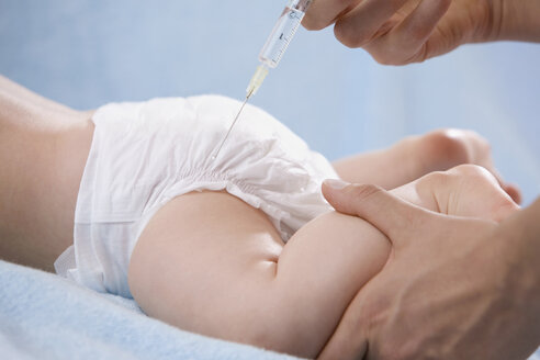 Female doctor injecting baby, close-up - SMOF00129