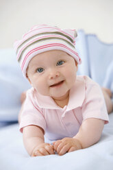 Porträt eines kleinen Jungen (6-9 Monate) - SMOF00108