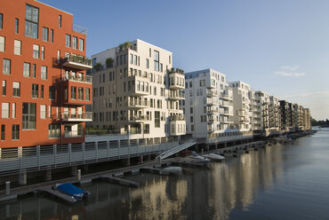 Germany, Frankfurt, Westhafen, boats on river - MUF00065