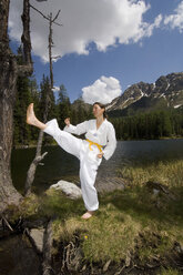 Young woman practicing tae kwon do - HHF01675