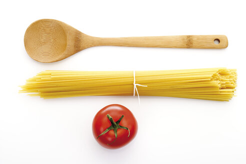 Bundle of spaghetti, wooden spoon and tomato, elevated view - 08078CS-U
