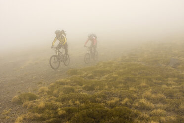 Spain, Sierra Nevada, mountainbiking and fog - FFF00875