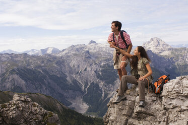 Austria, Salzburger Land, couple on mountain top - WESTF07618