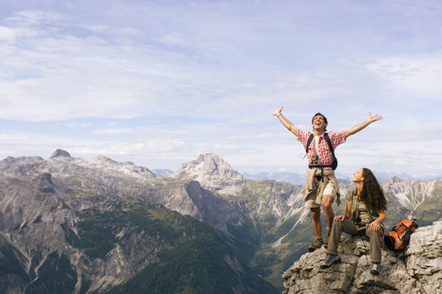 Austria, Salzburger Land, young couple cheering - WESTF07617