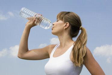 Young woman drinking water, portrait - CLF00530