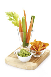 Guacamole with vegetable sticks and tortilla chips - 08315CS-U