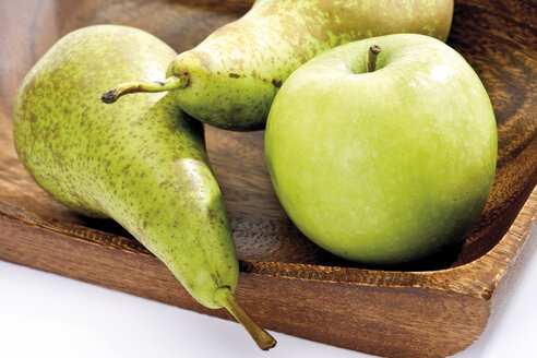 Green fruits on wooden tray - 08301CS-U