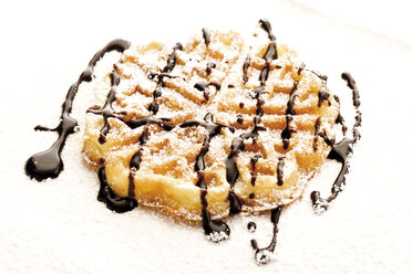 Waffle with chocolate sauce, close-up - 08391CS-U