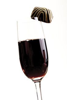Ein Glas Portwein und eine Praline - 08368CS-U