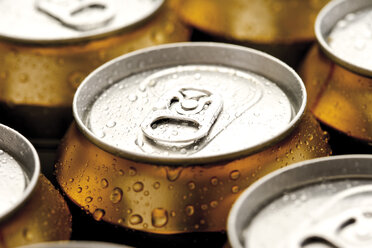 Beer cans, close-up - 08354CS-U