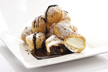 Cream puffs on plate - 08422CS-U