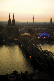 Deutschland, Köln, Brücke und Dom - 08533CS-U