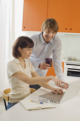 Couple in kitchen with laptop - WESTF07217