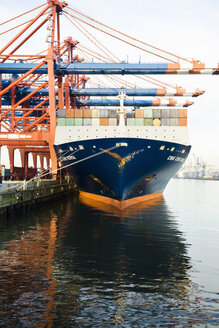 Deutschland, Hamburg, Waltershof, Containerterminal mit Schiff - SEF00038